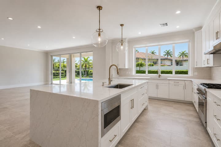 Aventura Lakes single-family kitchen atmosphere — Country Club Drive corridor