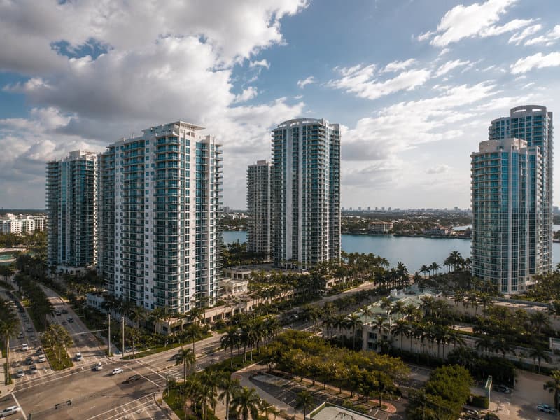 Aventura skyline — 1970s through mid-2010s tower wave including Del Prado, Williams Island, Hidden Bay, Bellini, and Echo